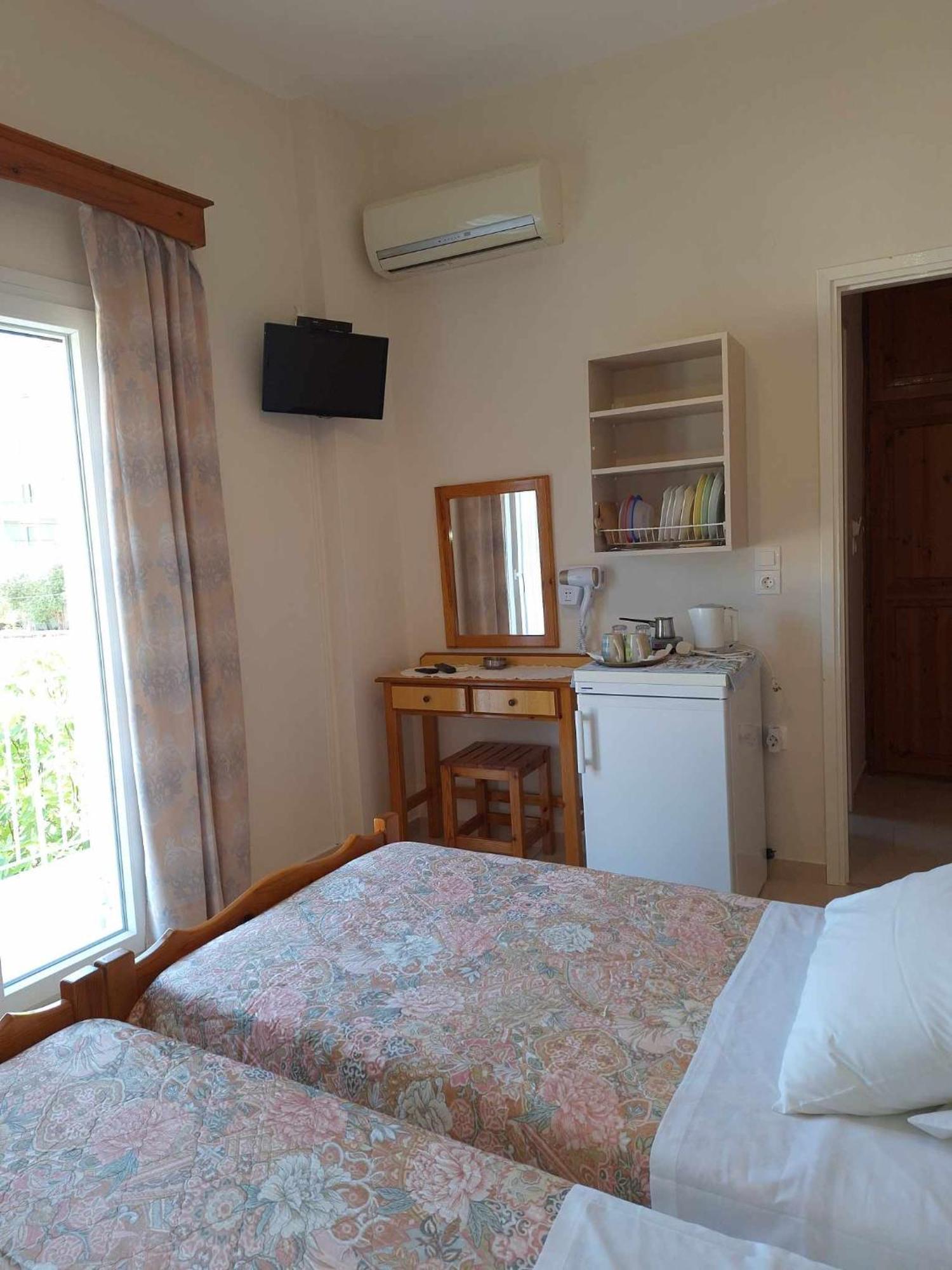 Guest house The Red Dragon Dassia (Corfu)