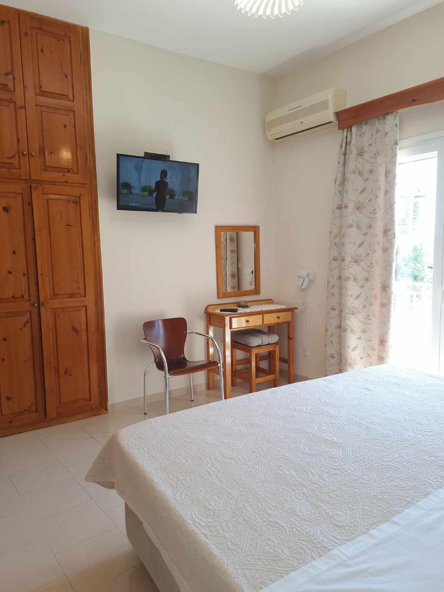 Guest house The Red Dragon *